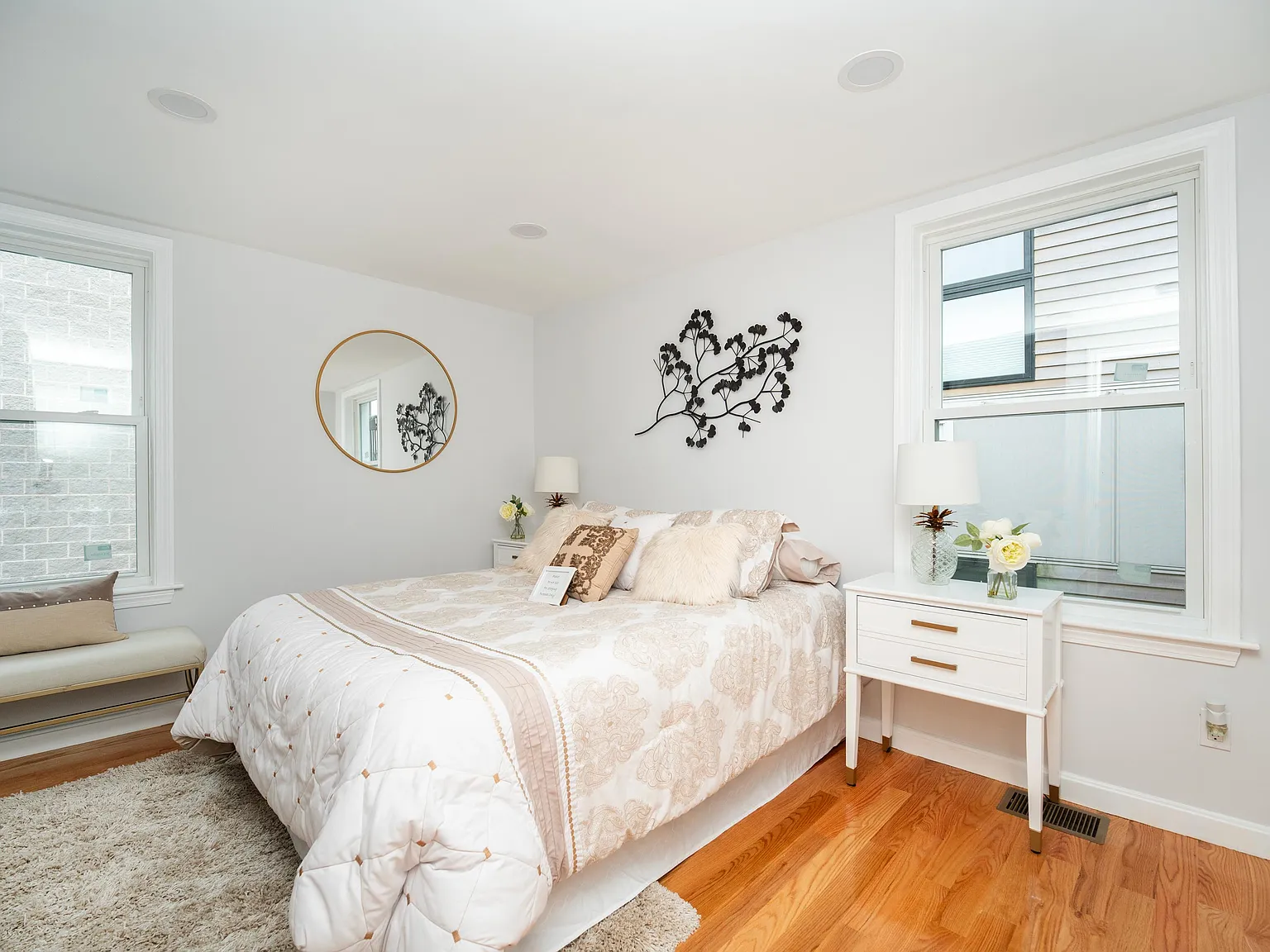 3 bed, 3.0 bath, 1150 sqft, $4,500 — Photo 2