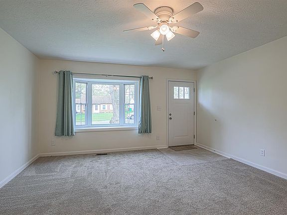 4th image of 20 Highridge Dr