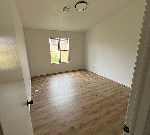 4th image of 3217 Garfield Ave #B