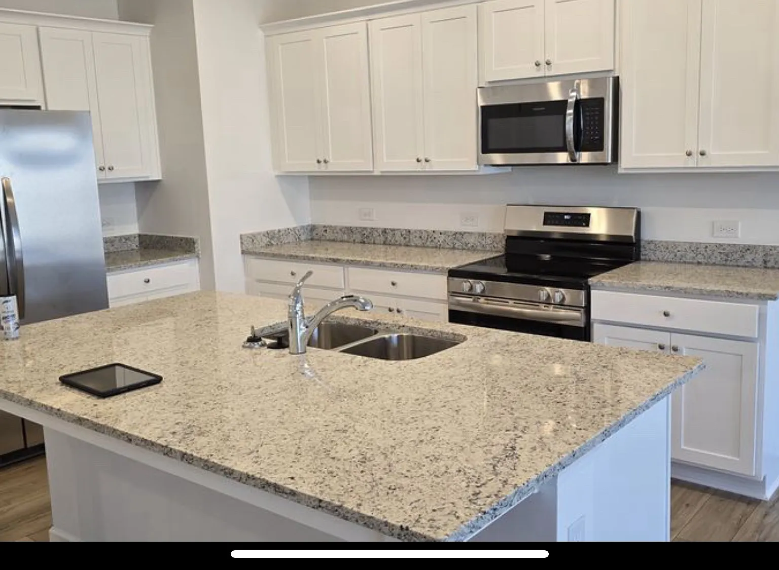 3 bed, 1900 sqft, $2,095 — Photo 2