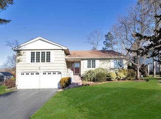 113 Rumford Rd, Kings Park, NY 11754