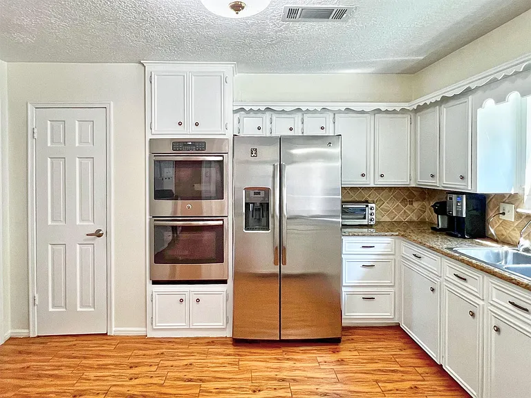 16902 Summit Oaks Ln — Photo 12