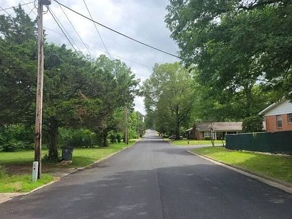 4th image of 903 3rd St