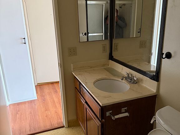 3rd image of 957 W 8th St APT 9