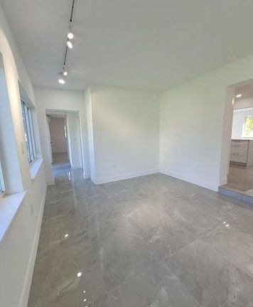 3rd image of 6041 SW 17th St