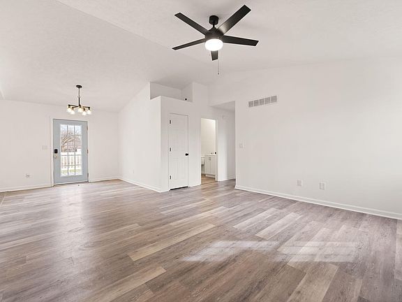 5th image of 216 Raintree Cir