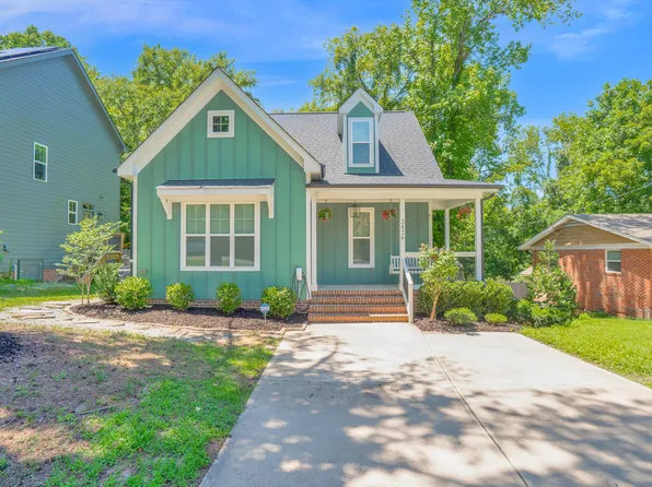 2826 Beechwood Dr, Durham, NC 27707