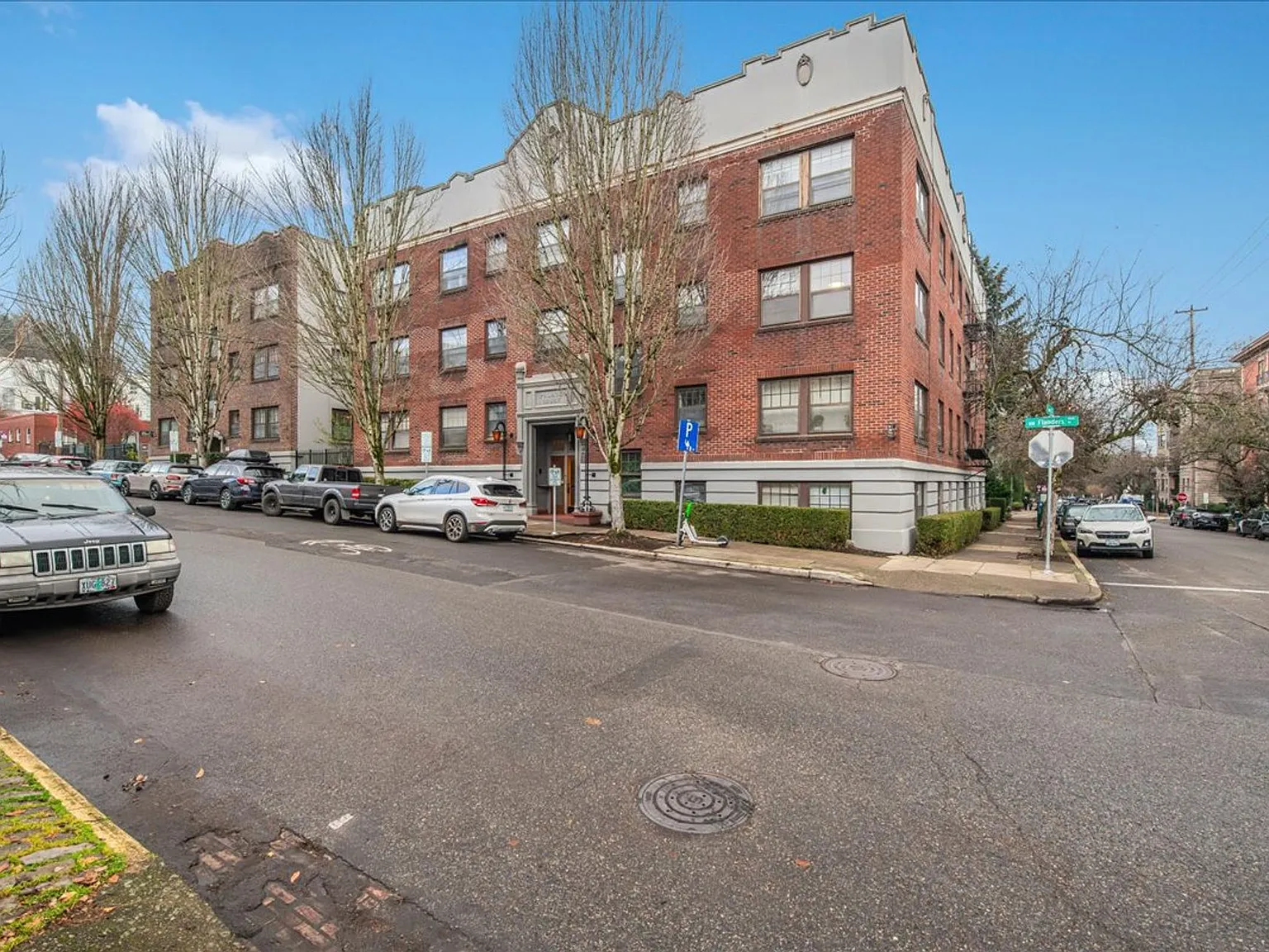 Palace Court Apartments — Photo 2