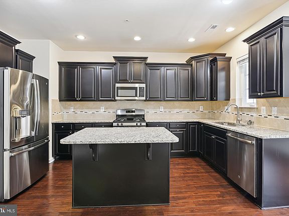 5th image of 719 Millhouse Dr