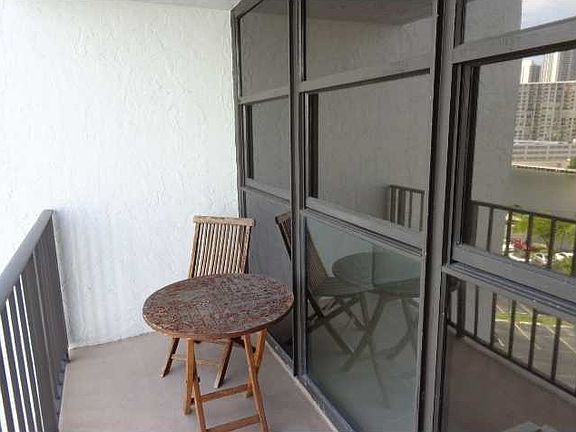 5th image of 400 Leslie Dr APT 724