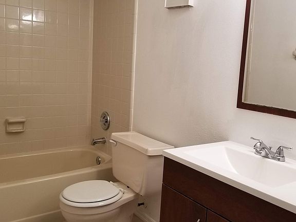 4th image of 2713 Hunt Club Ln