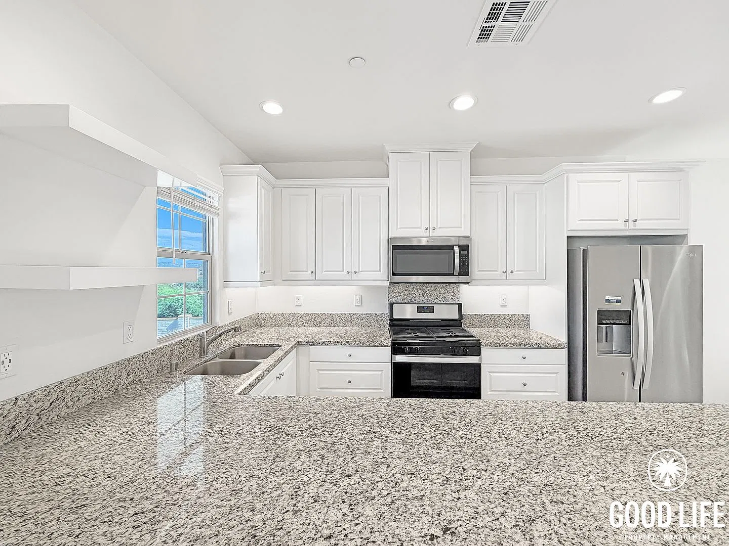 Sd: 2bd/2.5ba Townhome In San Marcos W/ Dual Ensuite Bedrooms, Covered Balcony & 2-Car Garage! — Photo 4