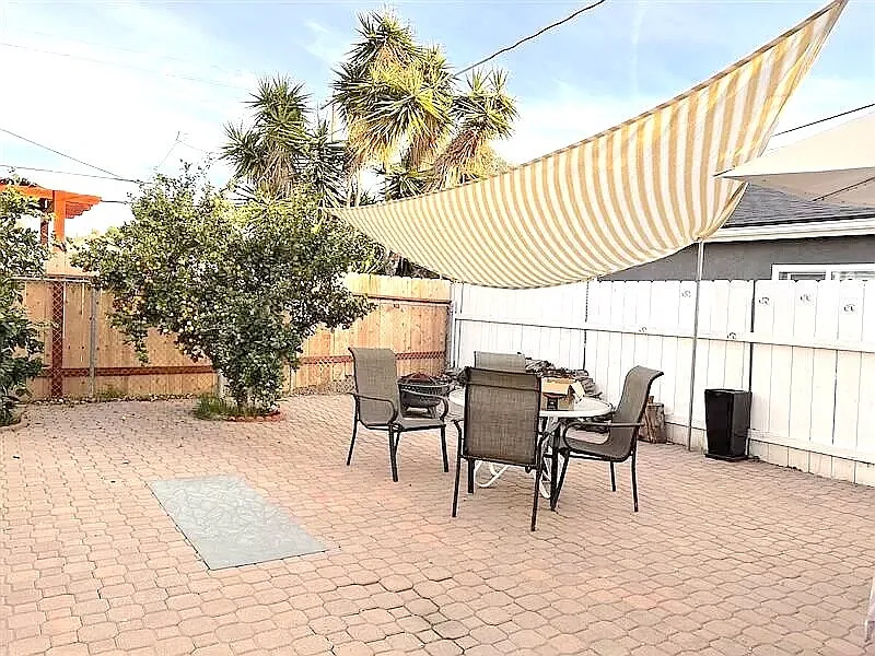 2 bed, 900 sqft, $3,100 — Photo 1