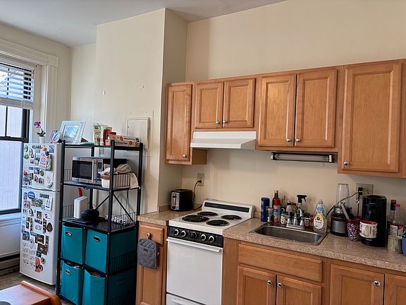 2nd image of 12 Symphony Rd APT 3
