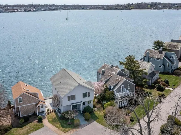 2 Defenders Row, Newport, RI 02840