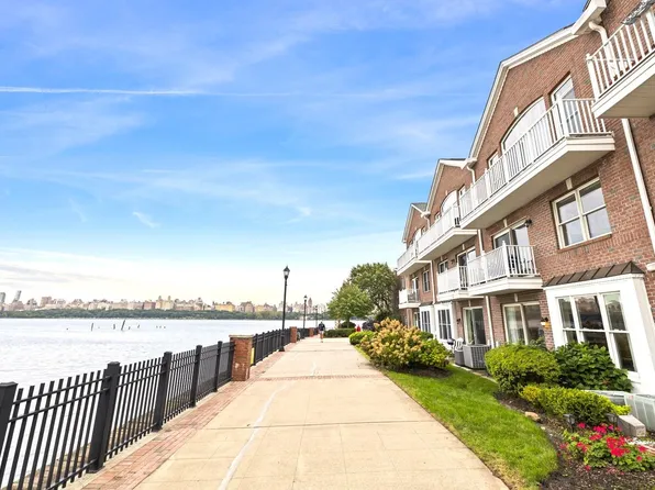 54 Lydia Dr #54, West New York, NJ 07093