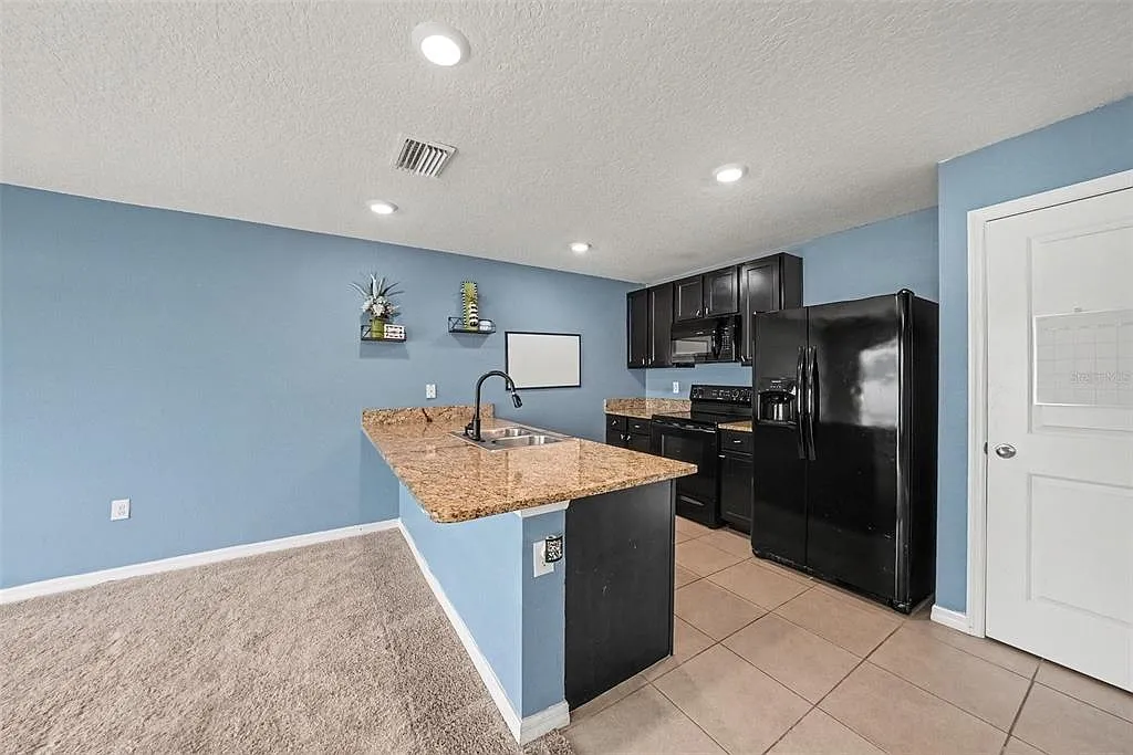 4 bed, 2.0 bath, 1485 sqft, $2,400 — Photo 4