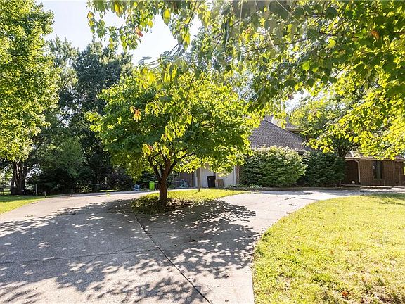2nd image of 715 Sunset Ln