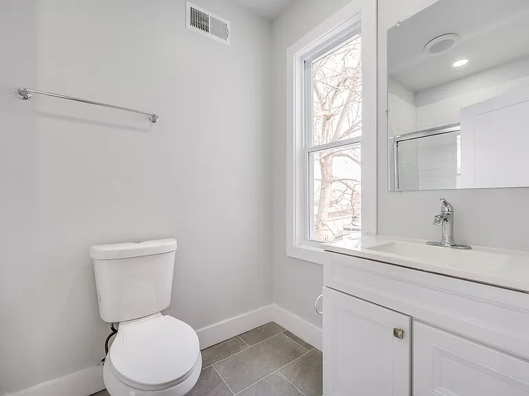 1903 N Taylor St — Photo 17