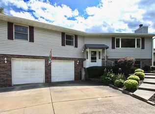 1758 Arrowhead Dr, Beloit, WI 53511