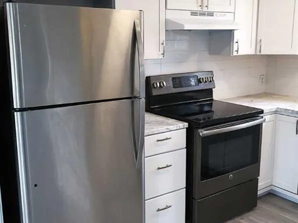 28 S Riley St NE, High River, AB T1V 1G5