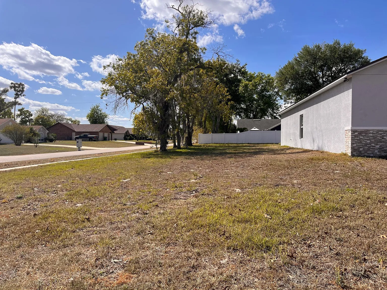 682 Lola Ave — Photo 3
