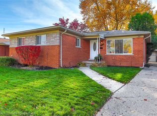 25043 S Sylbert Ct, Redford, MI 48239
