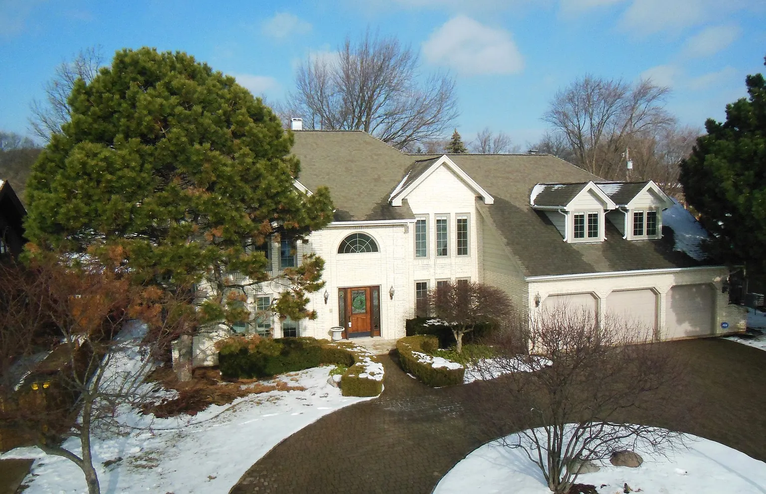 22W562 Glen Ct photo 1