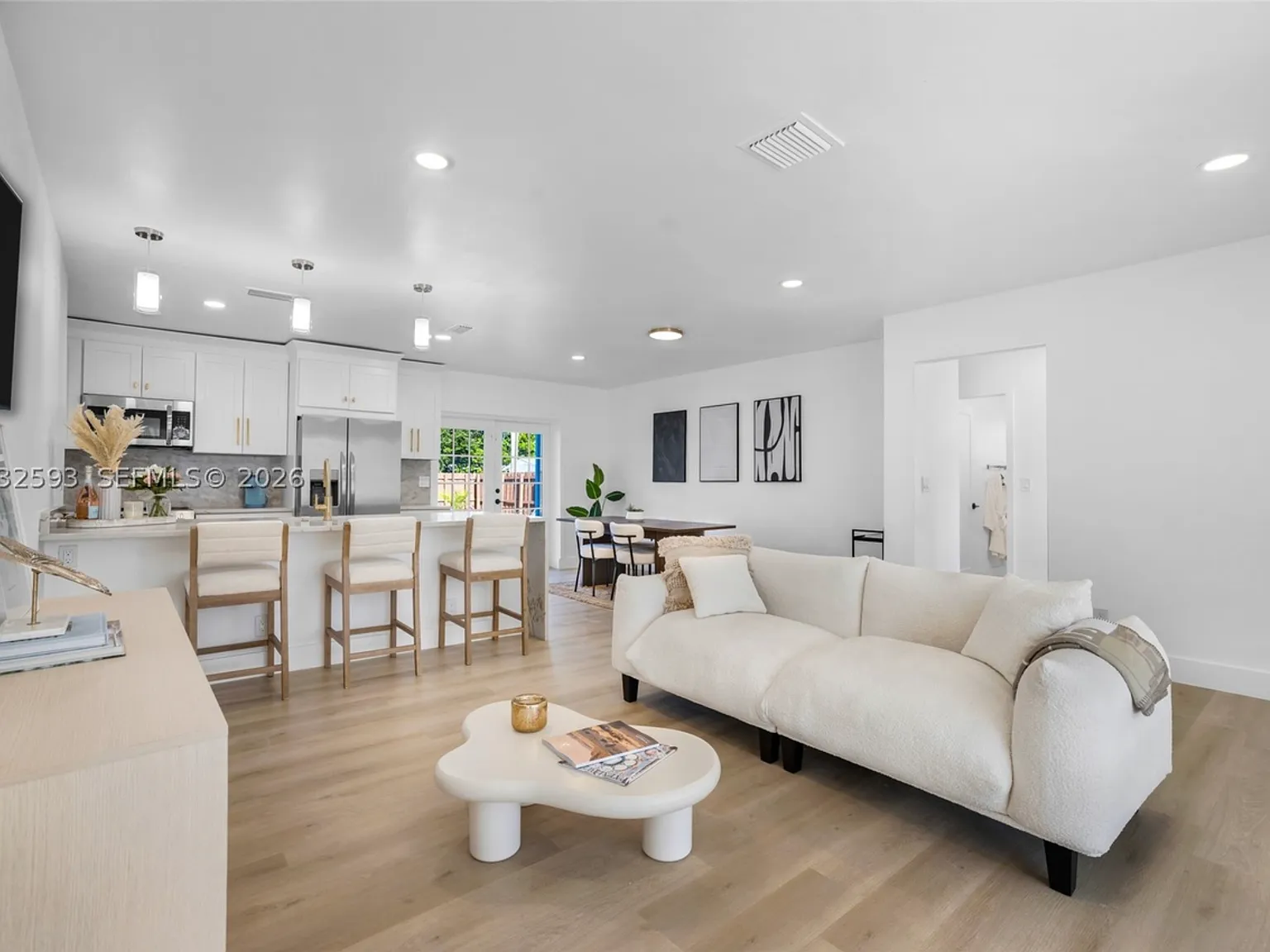 4 bed, 1696 sqft, $6,300 — Photo 4