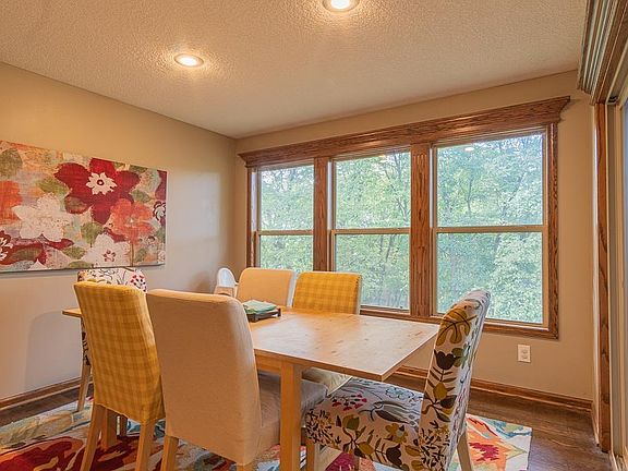 EATING AREA