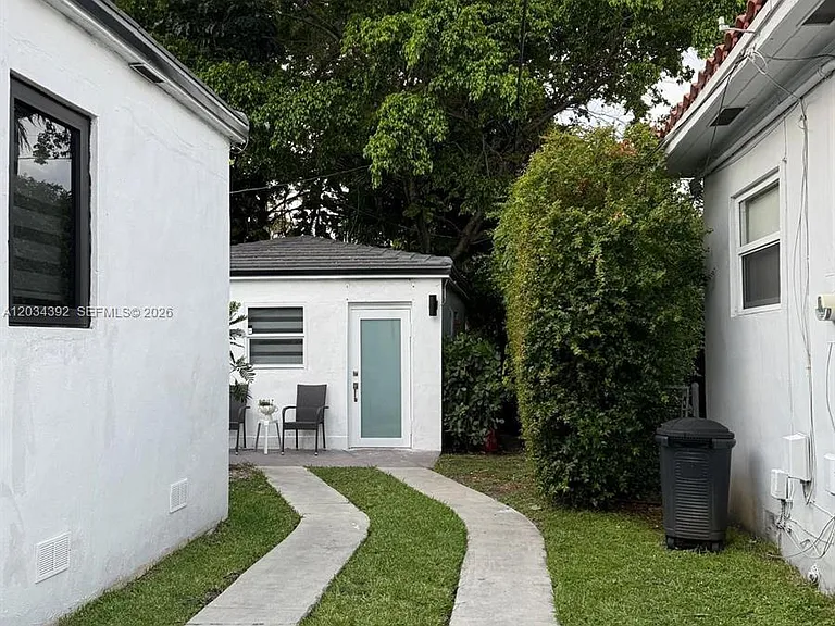 13 Fonseca Ave #1 — Photo 3