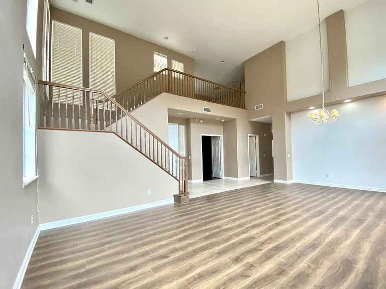 1758 Vista Del Norte — Photo 15