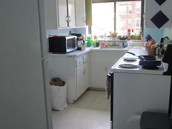 2nd image of 114 Longwood Ave APT 2L