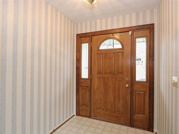 5th image of 5628 Red Oak Ct