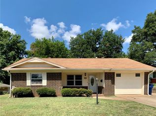 2218 S 11th St, Chickasha, OK 73018