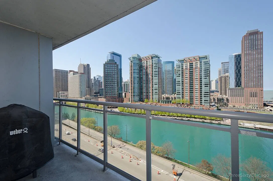 450 E Waterside Dr — Photo 4