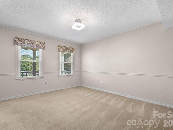 5th image of 3675 10th St
