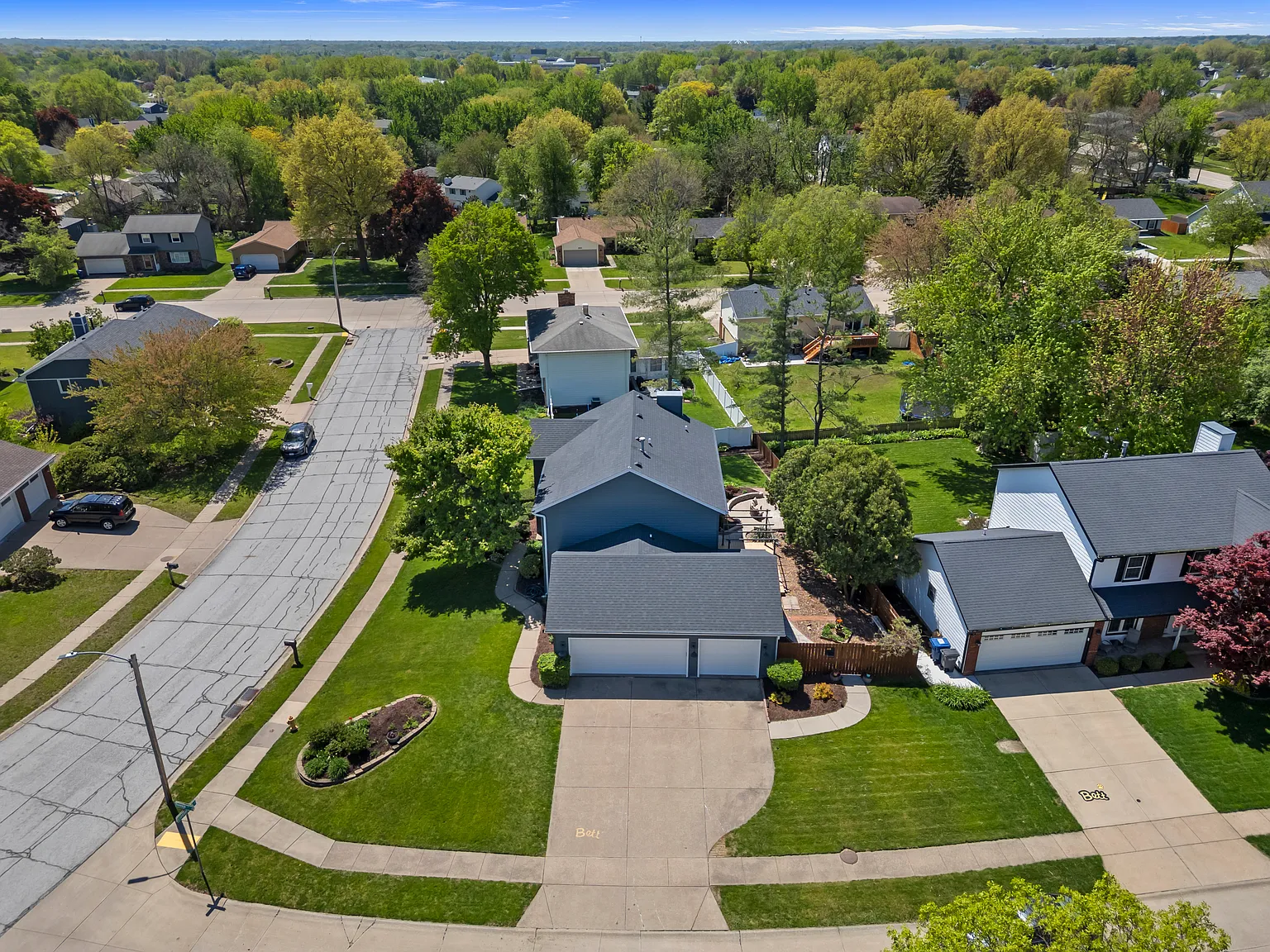 4690 Lindbergh Dr — Photo 3