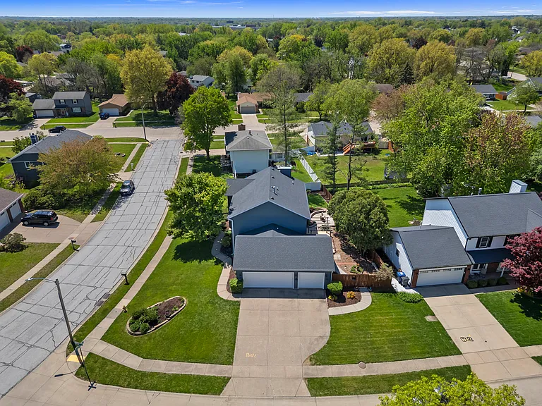 4690 Lindbergh Dr — Photo 3