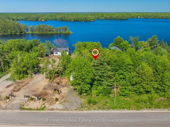 18 Hawkins Point Rd, Georgian Bay, ON P0C 1H0