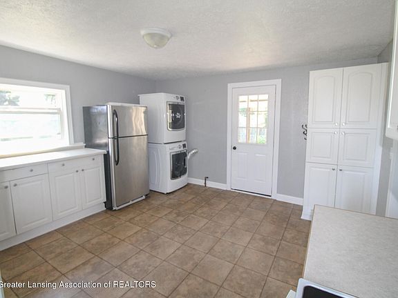 5th image of 446 N Sheldon St