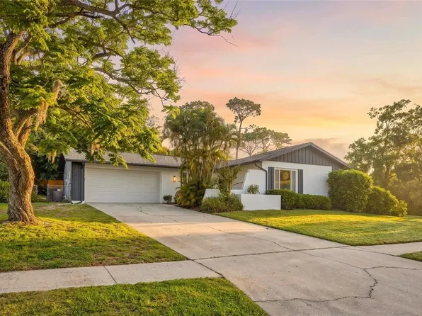 1434 Red Oak Dr, Tarpon Springs, FL 34689