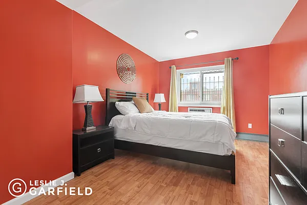 Rented by Leslie J. Garfield | media 26