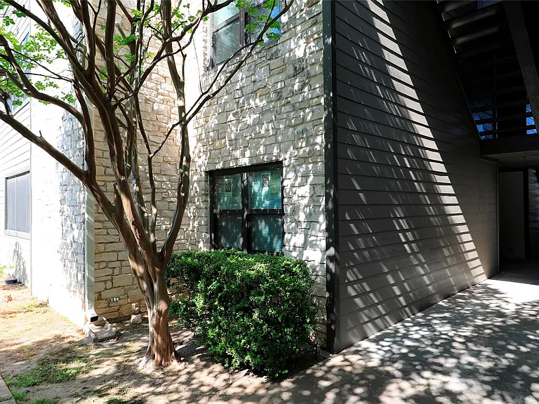 1510 W North Loop Blvd #412 — Photo 22