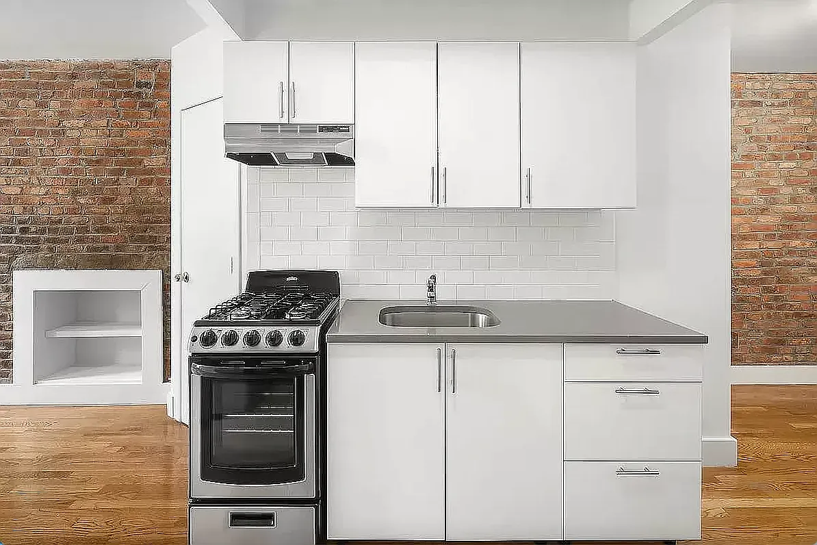 209 East Fourth Street — Photo 3