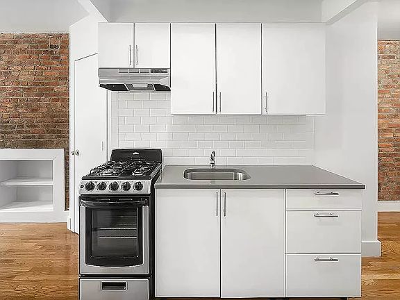 4th image of 209 E 4th St APT 13