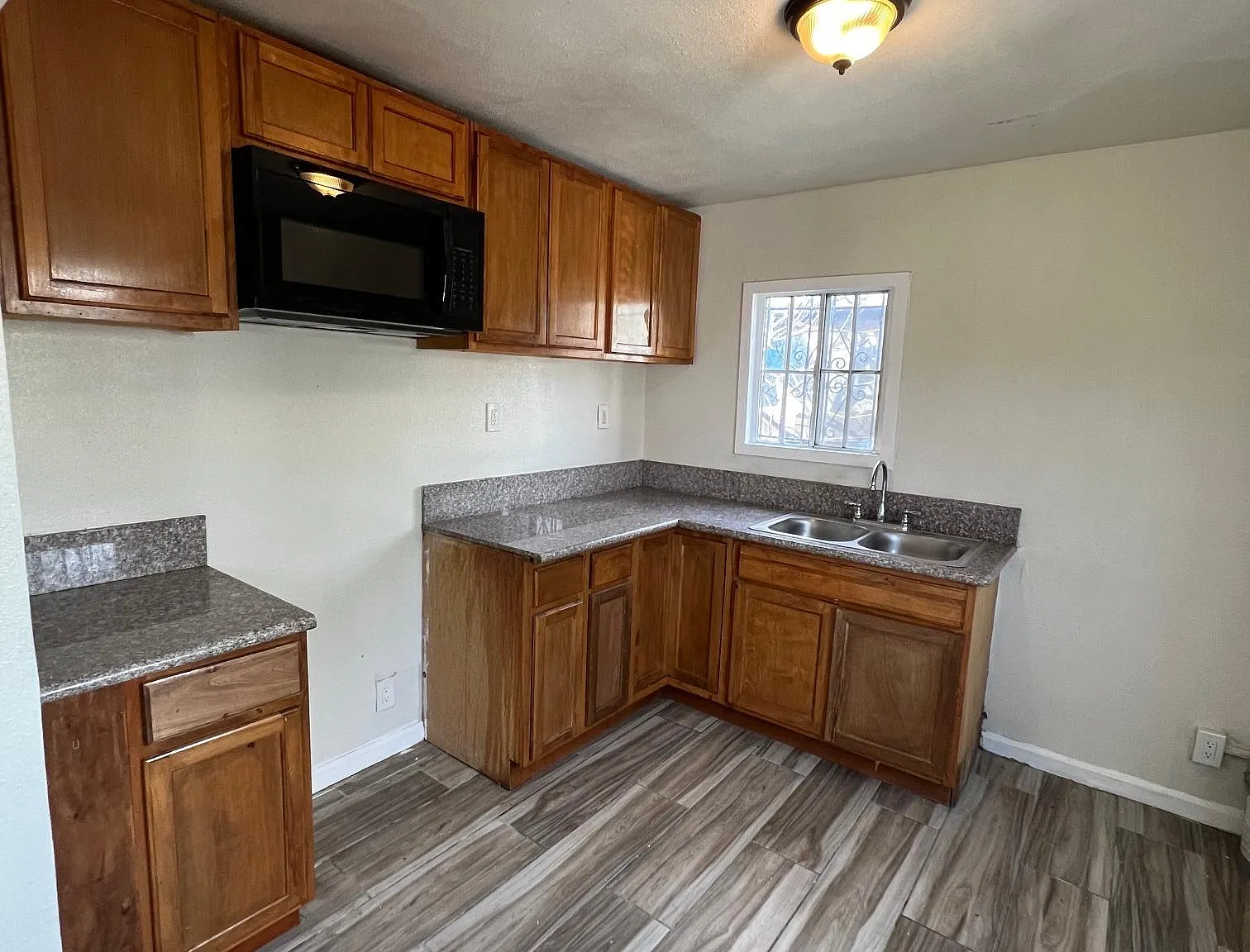 1 bed, 450 sqft, $1,599 — Photo 4