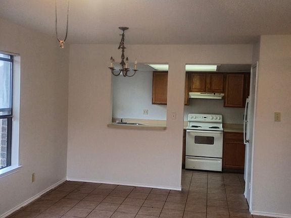 2nd image of 4107 Lennox APT 1