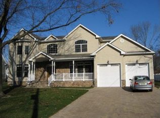 19 Leonard Dr, Old Tappan, NJ 07675