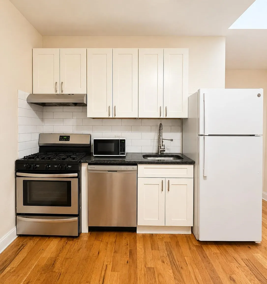 31 Hopkins — Photo 1